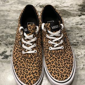 VANS WOMENS DOHENY SNEAKER - LEOPARD. Size 9.5, Never Worn